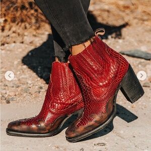 Freebird by Steven “Paula” Booties – Size 8 – Red/Brown Croc – EUC